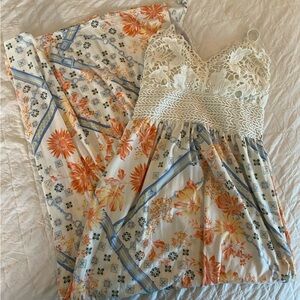 Women’s summer dress w/ slit